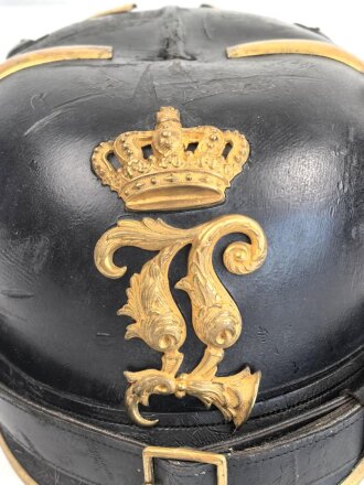 Bayern, Raupenhelm Modell 1868 für Artilleristen . Guter Gesamtzustand, die Raupe fehlt