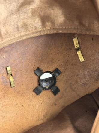Bayern, Raupenhelm Modell 1868 für Artilleristen . Guter Gesamtzustand, die Raupe fehlt
