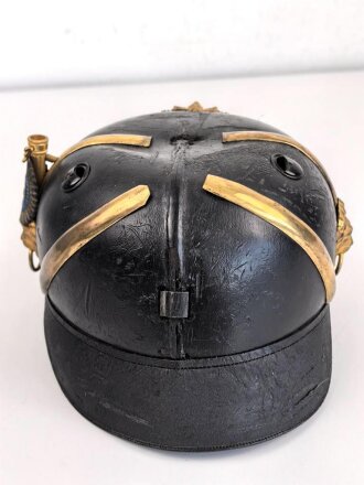 Bayern, Raupenhelm Modell 1868 für Artilleristen . Guter Gesamtzustand, die Raupe fehlt
