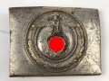 Koppelschloss für Angehörige des NSKK. Stark getragenes Stückmit auf der Spitze stehendem Hakenkreuz.
