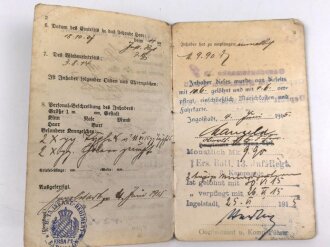 Bayern, Soldbuch eines Angehörigen im 13. Infanterie Regiment, ausgefertigt 1915. Gasschutzmaske geprüft im Stinkraum 1916, sonst wenige Einträge