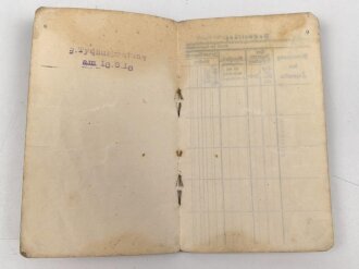 Bayern, Soldbuch eines Angehörigen im 13. Infanterie Regiment, ausgefertigt 1915. Gasschutzmaske geprüft im Stinkraum 1916, sonst wenige Einträge