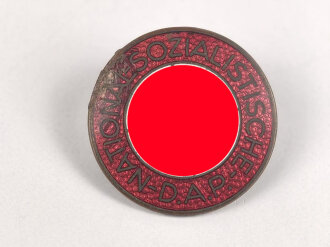 Mitgliedsabzeichen für Angehörige der NSDAP. Hersteller M1/8. Getragenes Stück mit Emailleschaden