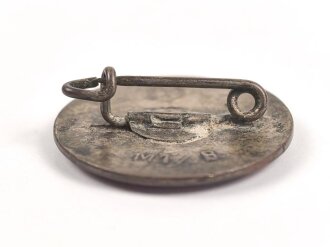 Mitgliedsabzeichen für Angehörige der NSDAP. Hersteller M1/8. Getragenes Stück mit Emailleschaden