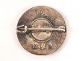 Mitgliedsabzeichen für Angehörige der NSDAP. Hersteller M1/52. Getragenes Stück