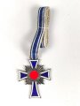Ehrenkreuz der Deutschen Mutter in silber, guter Zustand, an langem Band