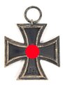 Eisernes Kreuz 2. Klasse 1939. Keine Herstellermarkierung, Eisenkern zu 100% geschwärzt, Bandabschnitt beiliegend