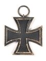 Eisernes Kreuz 2. Klasse 1939. Keine Herstellermarkierung, Eisenkern zu 100% geschwärzt, Bandabschnitt beiliegend
