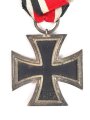 Eisernes Kreuz 2. Klasse 1939. Keine Herstellermarkierung, Hakenkreuz grösstenteils ohne Lack, mit Rostansatz. Ungereinigtes Stück, am Band