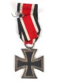 Eisernes Kreuz 2. Klasse 1939. Keine Herstellermarkierung, Hakenkreuz grösstenteils ohne Lack, mit Rostansatz. Ungereinigtes Stück, am Band