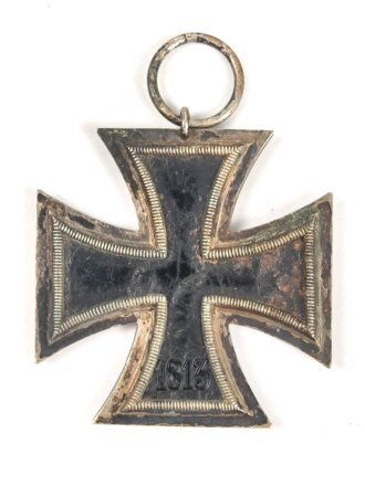 Eisernes Kreuz 2. Klasse 1939. Keine Herstellermarkierung, Eisenkern zu 100% geschwärzt, Bandabschnitt beiliegend