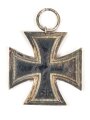 Eisernes Kreuz 2. Klasse 1939. Keine Herstellermarkierung, Eisenkern zu 100% geschwärzt, Bandabschnitt beiliegend