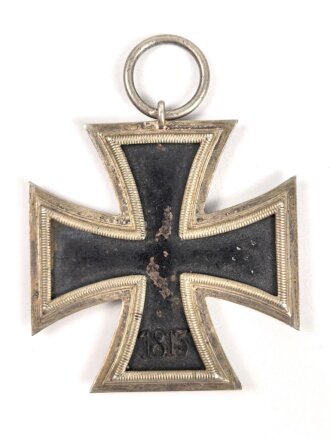 Eisernes Kreuz 2. Klasse 1939. Keine Herstellermarkierung, Hakenkreuz mit etwa 80% Lack, Bandabschnitt beiliegend