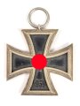 Eisernes Kreuz 2. Klasse 1939. Keine Herstellermarkierung, Hakenkreuz mit etwa 80% Lack, Bandabschnitt beiliegend