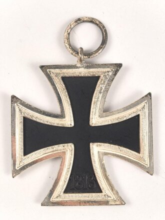 Eisernes Kreuz 2. Klasse 1939. Keine Herstellermarkierung, Eisenkern zu 100% geschwärzt, Bandabschnitt beiliegend