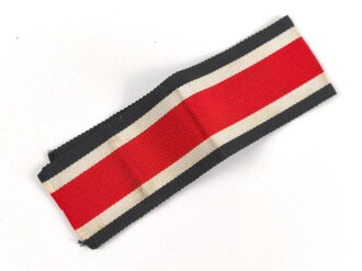 Eisernes Kreuz 2. Klasse 1939. Keine Herstellermarkierung, Eisenkern zu 100% geschwärzt, Bandabschnitt beiliegend
