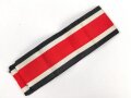 Eisernes Kreuz 2. Klasse 1939. Keine Herstellermarkierung, Eisenkern zu 100% geschwärzt, Bandabschnitt beiliegend