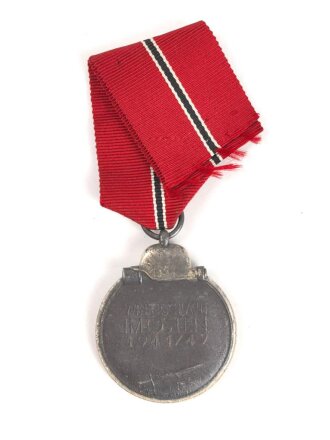 Medaille Winterschlacht im Osten, Hersteller 108 für Arno Wallpach, Salzburg im Bandring. Guter Zustand, am Band