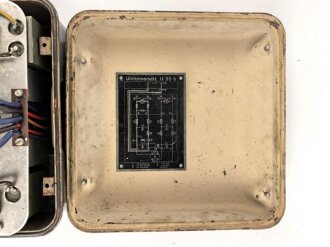 Umformer U 30 b datiert 1945. Gehäuse überlackiert, Deckel Originallack. Funktion nicht geprüft