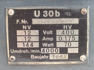 Umformer U 30 b datiert 1945. Gehäuse überlackiert, Deckel Originallack. Funktion nicht geprüft