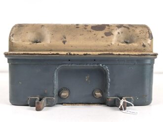 Umformer U 30 b datiert 1945. Gehäuse überlackiert, Deckel Originallack. Funktion nicht geprüft
