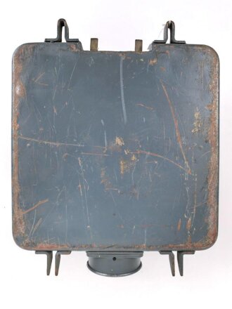 Umformer U 30 b datiert 1945. Gehäuse überlackiert, Deckel Originallack. Funktion nicht geprüft