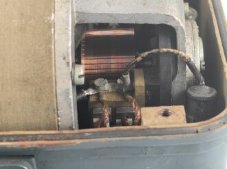 Umformer U 30 b datiert 1945. Gehäuse überlackiert. Funktion nicht geprüft