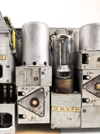 80 Watt Sender a  ( 80 W.S.a ) datiert 1941 ( für Panzerspähwagen und Schützenpanzer) Frontplatte Originallack, Gehäuse beilackiert,  Funktion nicht geprüft
