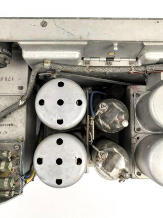 80 Watt Sender a  ( 80 W.S.a ) datiert 1941 ( für Panzerspähwagen und Schützenpanzer) Frontplatte Originallack, Gehäuse beilackiert,  Funktion nicht geprüft