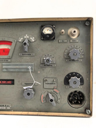 80 Watt Sender a  ( 80 W.S.a ) datiert 1941 ( für Panzerspähwagen und Schützenpanzer) Frontplatte Originallack, Gehäuse beilackiert,  Funktion nicht geprüft