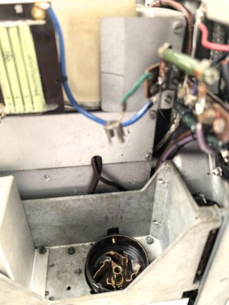 80 Watt Sender a  ( 80 W.S.a ) datiert 1944 ( für Panzerspähwagen und Schützenpanzer) Originallack, Funktion nicht geprüft