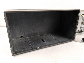 20 Watt Sender g ( 20 W.S.g) datiert 1944, Originallack, Funktion nicht geprüft. Mit  Deckel. Ungereinigtes Stück