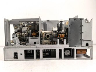 20 Watt Sender g ( 20 W.S.g) datiert 1944, Originallack, Funktion nicht geprüft. Mit  Deckel. Ungereinigtes Stück