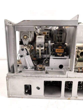 20 Watt Sender g ( 20 W.S.g) datiert 1944, Originallack, Funktion nicht geprüft. Mit  Deckel. Ungereinigtes Stück