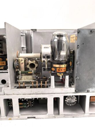20 Watt Sender g ( 20 W.S.g) datiert 1944, Originallack, Funktion nicht geprüft. Mit  Deckel. Ungereinigtes Stück
