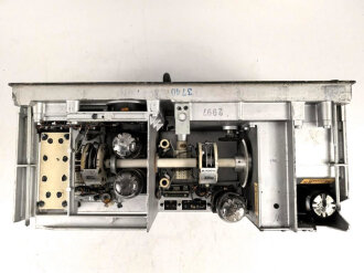20 Watt Sender g ( 20 W.S.g) datiert 1944, Originallack, Funktion nicht geprüft. Mit  Deckel. Ungereinigtes Stück