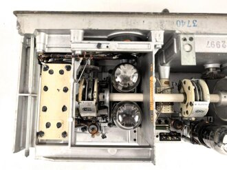 20 Watt Sender g ( 20 W.S.g) datiert 1944, Originallack, Funktion nicht geprüft. Mit  Deckel. Ungereinigtes Stück