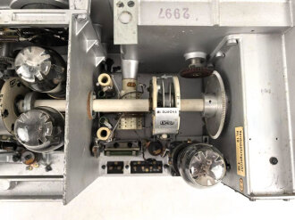 20 Watt Sender g ( 20 W.S.g) datiert 1944, Originallack, Funktion nicht geprüft. Mit  Deckel. Ungereinigtes Stück