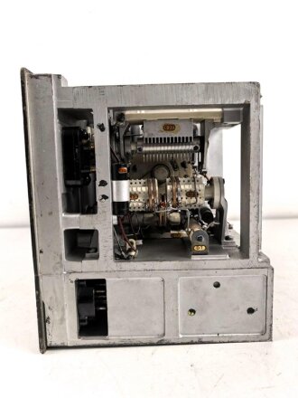 20 Watt Sender g ( 20 W.S.g) datiert 1944, Originallack, Funktion nicht geprüft. Mit  Deckel. Ungereinigtes Stück