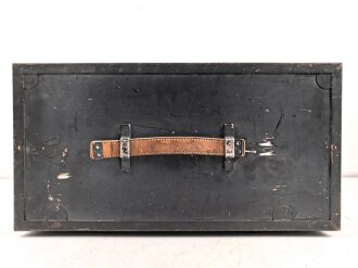 20 Watt Sender g ( 20 W.S.g) datiert 1944, Originallack, Funktion nicht geprüft. Mit  Deckel. Ungereinigtes Stück