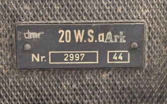 20 Watt Sender g ( 20 W.S.g) datiert 1944, Originallack, Funktion nicht geprüft. Mit  Deckel. Ungereinigtes Stück