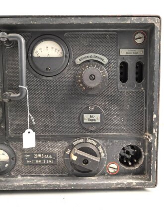 20 Watt Sender g ( 20 W.S.g) datiert 1944, Originallack, Funktion nicht geprüft. Mit  Deckel. Ungereinigtes Stück