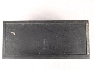20 Watt Sender g ( 20 W.S.g) datiert 1944, Originallack, Funktion nicht geprüft. Mit  Deckel. Ungereinigtes Stück