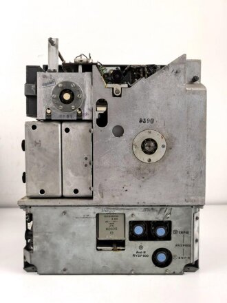 Funk Horch Empfänger Dora " Fu.H.E.d"  datiert 1944. Frontplatte Originallack, Gehäuse neuzeitlich überlackiert. Funktion nicht geprüft