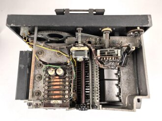 Funk Horch Empfänger Dora " Fu.H.E.d"  datiert 1944. Frontplatte Originallack, Gehäuse neuzeitlich überlackiert. Funktion nicht geprüft