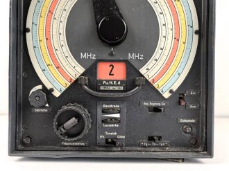 Funk Horch Empfänger Dora " Fu.H.E.d"  datiert 1944. Frontplatte Originallack, Gehäuse neuzeitlich überlackiert. Funktion nicht geprüft