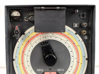 Funk Horch Empfänger Dora " Fu.H.E.d"  datiert 1944. Frontplatte Originallack, Gehäuse neuzeitlich überlackiert. Funktion nicht geprüft