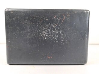 Funksprechgerät f ( Fusprech f. ) datiert 1944. Bordfunkgerät in Panzerspähwagen. Originallack, zum kleinen Teil beilackiert. Funktion nicht geprüft