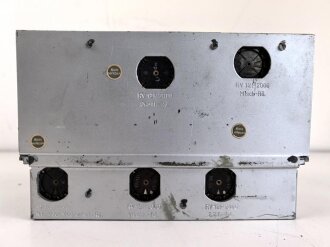 Funksprechgerät f ( Fusprech f. ) datiert 1943. Bordfunkgerät in Panzerspähwagen. Originallack, ungewöhnliche Anschlussbuchse. Funktion nicht geprüft