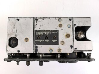 Funksprechgerät f ( Fusprech f. ) datiert 1943. Bordfunkgerät in Panzerspähwagen. Originallack, ungewöhnliche Anschlussbuchse. Funktion nicht geprüft